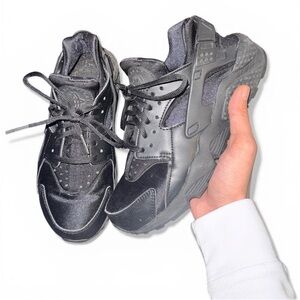 Nike Air Huarache ‘Triple Black’